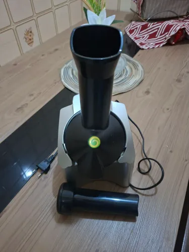 Vendo yonana sorvete da fruta congelada!