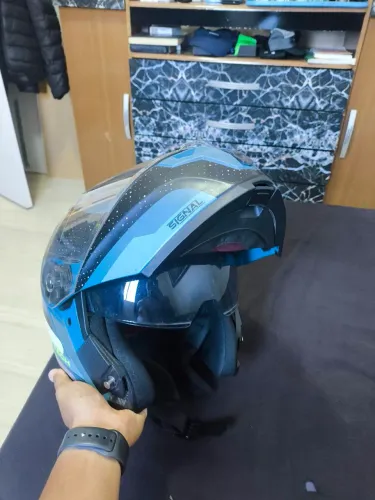 Capacete Robocop escamoteável