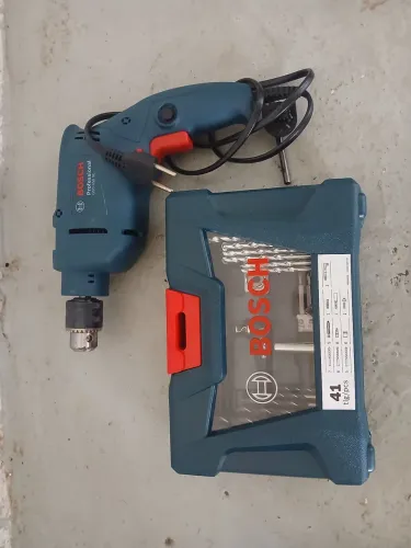 Furadeira bosch nova
