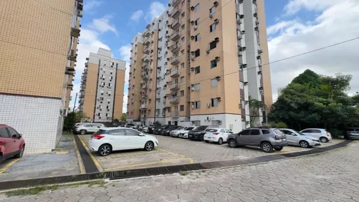 Apartamento térreo para aluguel tem 65 m2 com 3 quartos sendo 1 suíte em Coqueiro - Ananin