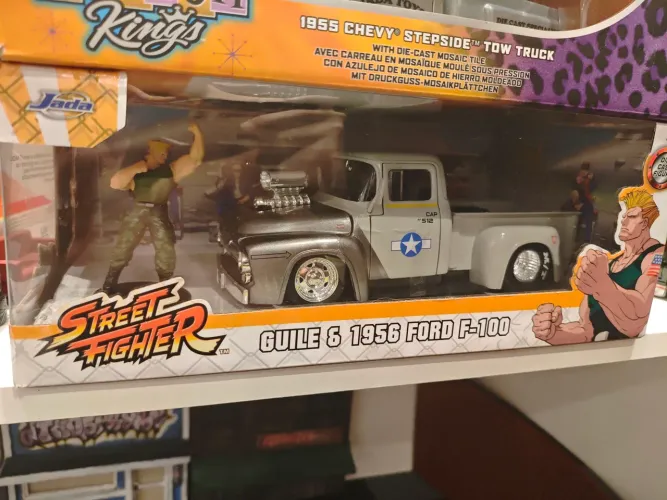 Miniatura F100 1:24