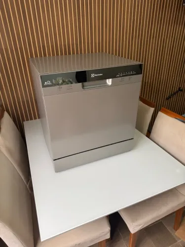 Lava-Louças Electrolux Inox 8 Serviços 110V ? Pouco Uso