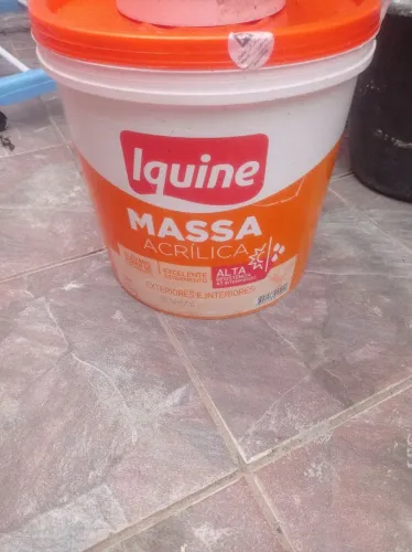 Massa acrílica