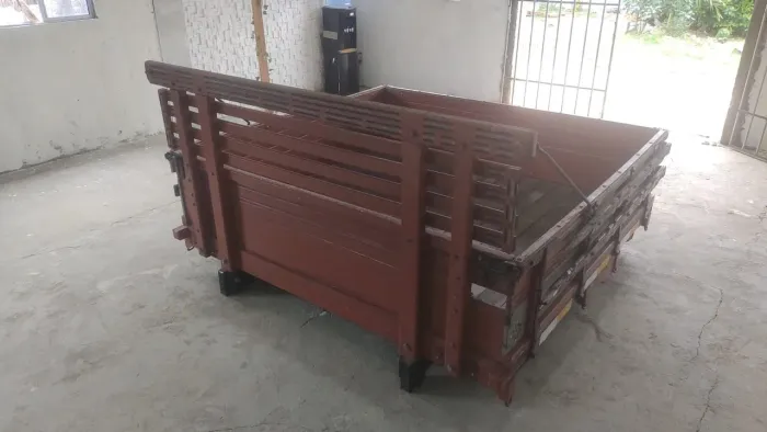 Carroceria de Hillux e serve para outros veículos.