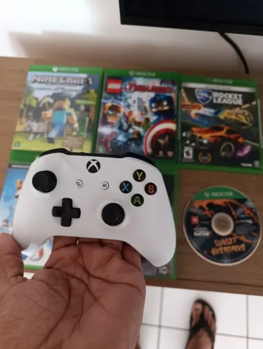 Vendo Xbox one S 500G com 2 controles original e 6 jogos mídia física, vídeo impecável .. 