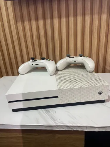 Xbox One s 1Tb +2 controles