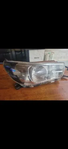 Farol Hilux 2018 dianteiro, original Toyota, sem led em até 10x de R$100,00