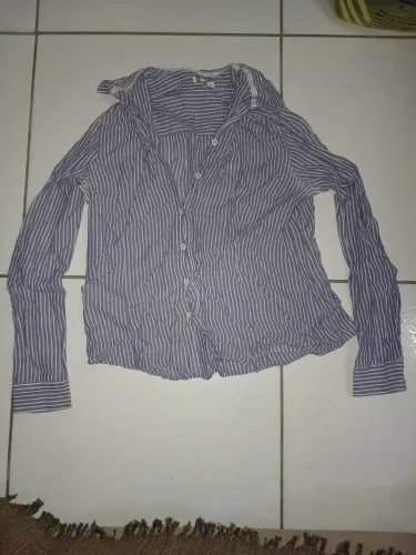Camiseta Social Feminina Listrada Azul de Poliéster