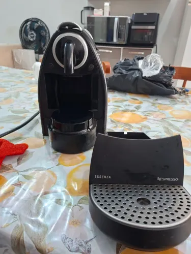Maquina de café - Cafeteira Nespresso Essenza Preta 127v