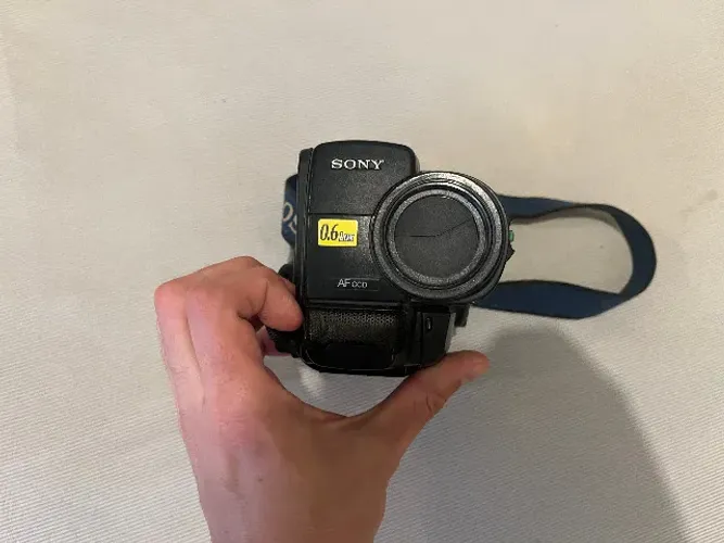 Filmadora Sony Handycam no estadoVideo 8 CCD-TR66 (Com Acessórios e Fita Virgem) NAO LIGA