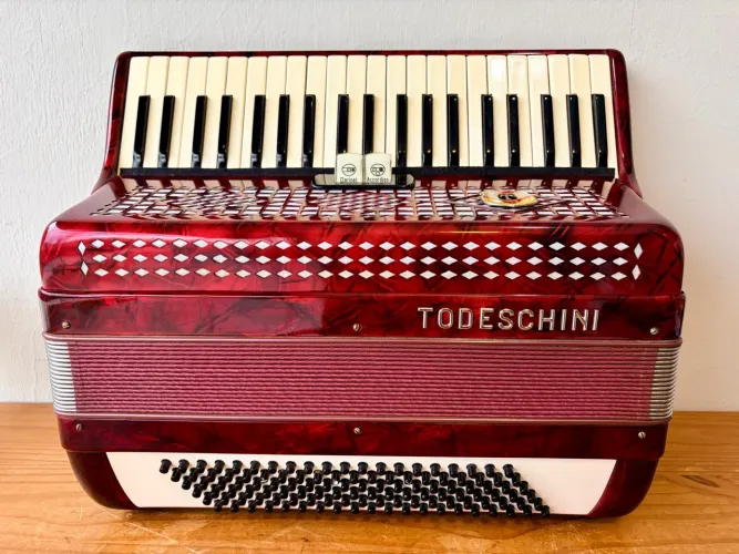 Acordeon Todeschini 120bx