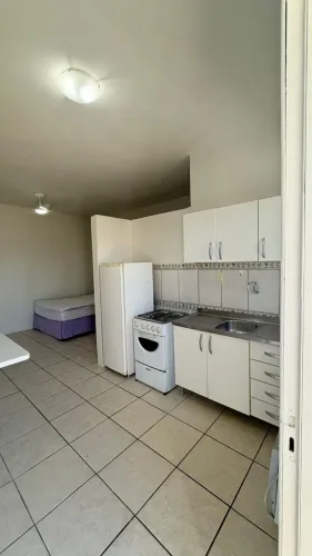 ALUGO KITINETE TODO MOBILIADO EM ÓTIMA LOCALIZAÇÃO