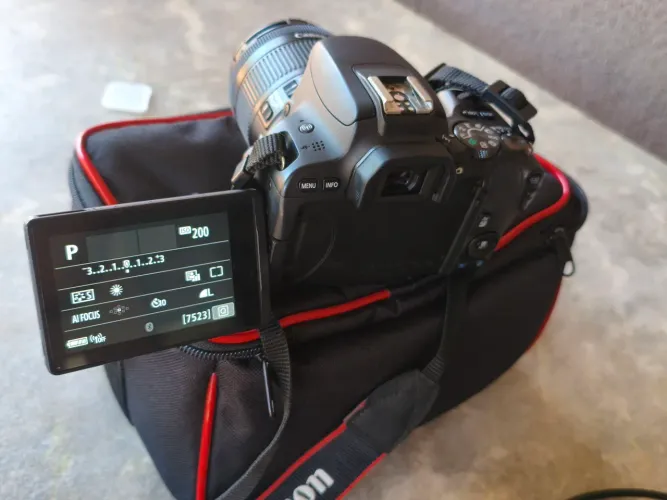 Câmera Canon SL2