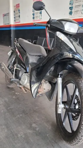 Moto muito  boa 
