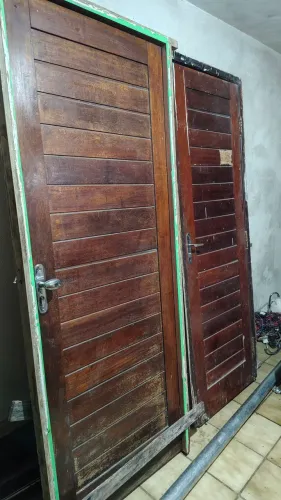 02 Portas em Madeira ipê - Oportunidade
