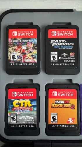  Lote com 4 Jogos Originais de Nintendo Switch