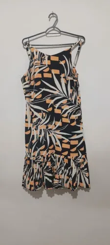 Três vestidos