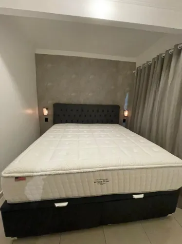 Cama king + cabeceira atenção não inclui colchão