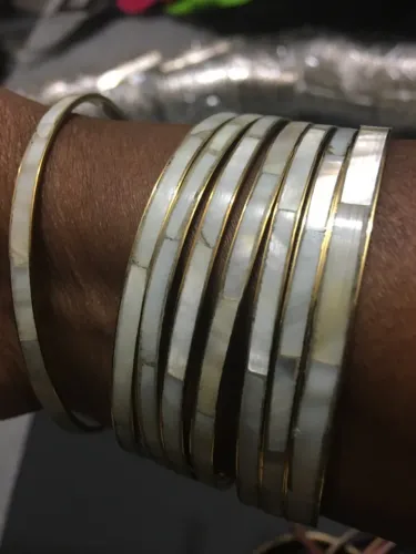 Pulseira madri perola e metal