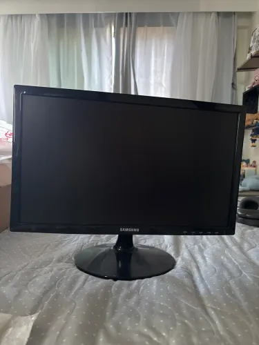 O Monitor Samsung modelo LED de 20 polegadas