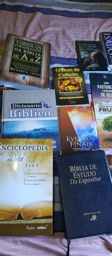 Mais de 30 livros de estudo biblico