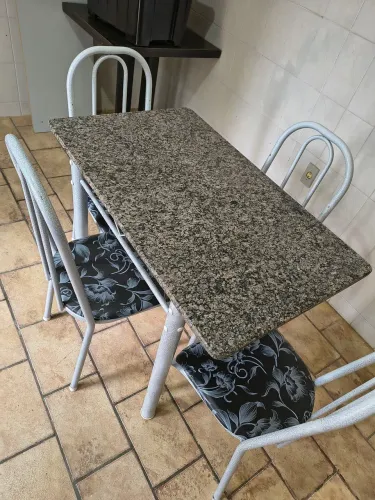 Mesa de mármore 4 cadeiras