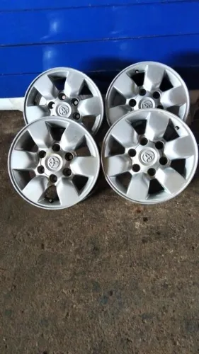 Roda Hilux aro 15