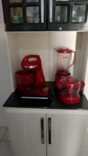 Vendo armário em perfeito estado. Altura 1,95 cm, largura:72 cm