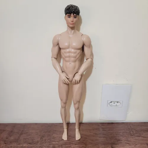 Ken Fashionista raro com corpo similar Adônis importado ( ITEM DE COLECIONADOR)
