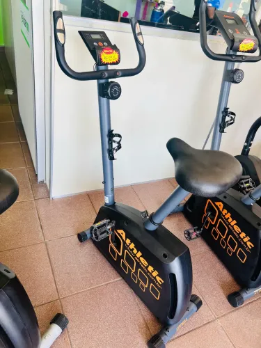 Esteiras, bicicletas tudo para academia