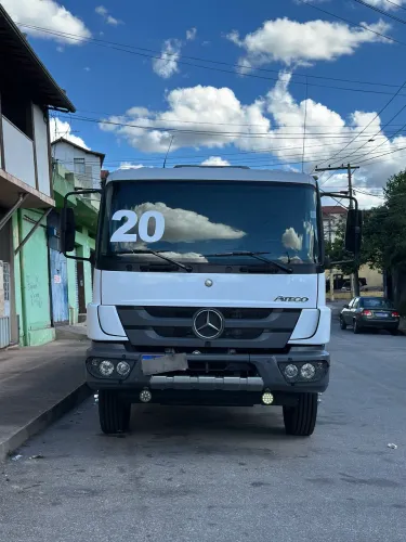 M.bens 2426 Atego ano 2020 carroceria 8,5 mts