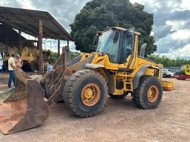 Pá Carregadeira Volvo L110 F 2012