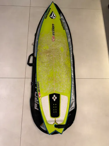 Prancha Action Fish Twin Fin | 5.11 | ~38L | Precisa pequeno reparo | COM CAPA