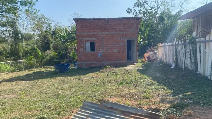 Vende-se casa com terreno