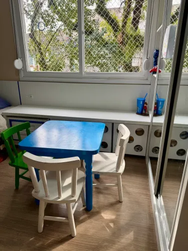 Conjunto de mesa infantil 60x60 3 cadeiras