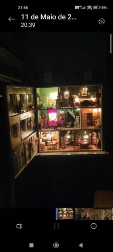 Casa de boneca vitóriana reformada , decoração renovada 