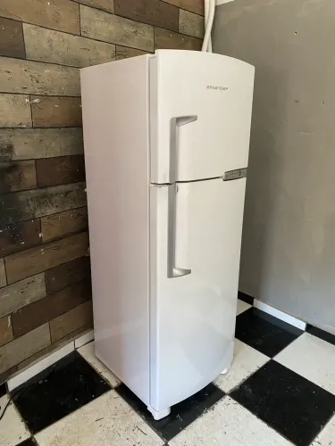 Vendo geladeira Brastemp frost free 127 volts original e funcionando