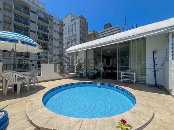 Cobertura com piscina e vista mar na Praia das Pitangueiras, Guaruja