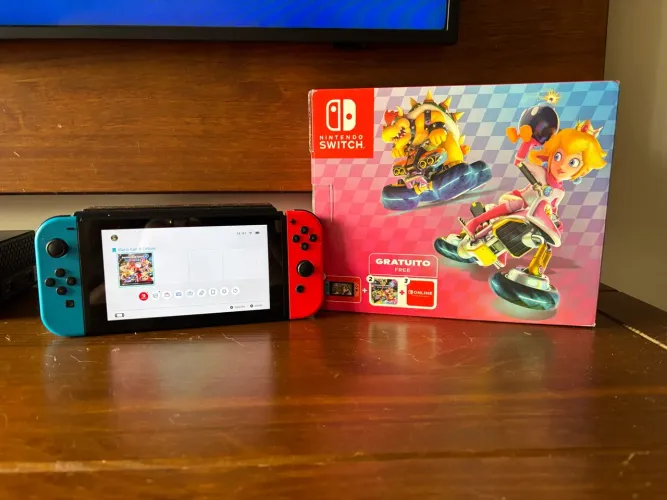 Nintendo Switch com Mario Kart (muito nov o)