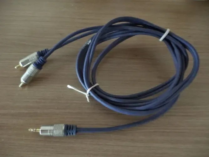 Cabo de som jack estéreo para 2 RCA macho 1 metro