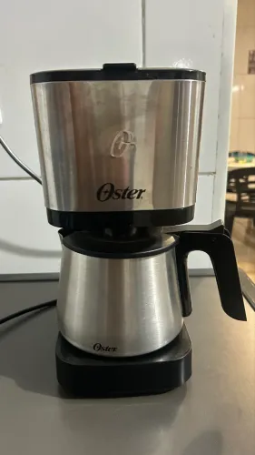 Cafeteira Oster com Jarra Inox 1,2L - 220V