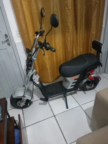 Moto elétrica - em ótimo estado.