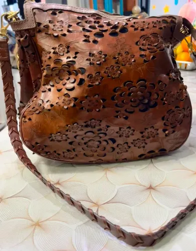 Bolsa feminina couro - Luz da lua