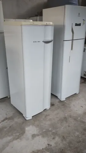 VENDE-SE FREEZER VERTICAL ELECTROLUX EXCELENTE ESTADO SEM FERRUGENS ?