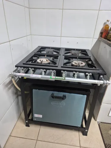 Fogão industrial 4 bocas - 3 meses de uso forno nunca usado