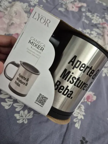 Caneca térmica e Mixer LYOR a pilha