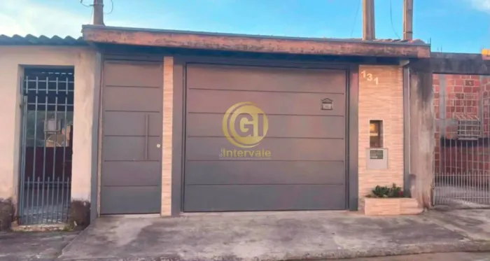 Casa com 2 Quartos, Garagem para 2 Carros e Espaço nos Fundos em Jacareí