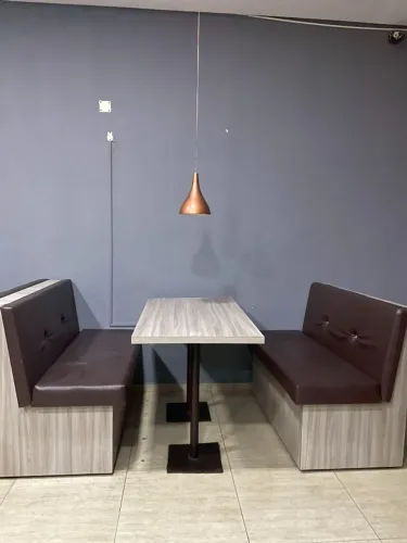 BOOTHS E MESAS PARA RESTAURANTE