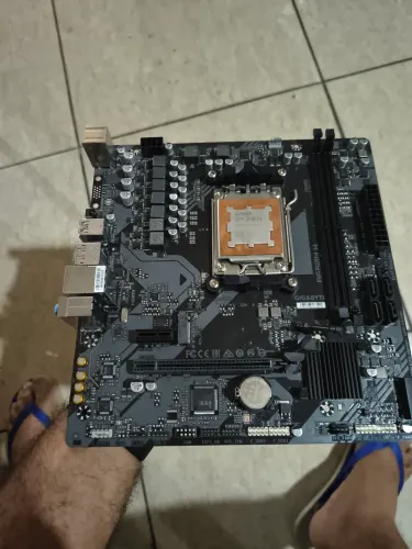 R5 7600 + gigabyte b650