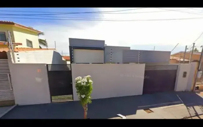 Casa a venda com Piscina 3 quartos 1 Suíte Bairro  Residencial Itamarati - Cuiabá - MT
